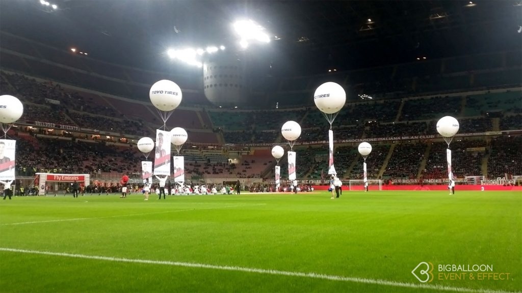 Coreografia con palloni aerostatici e striscioni nello Stadio Milano - BigBalloonGroup